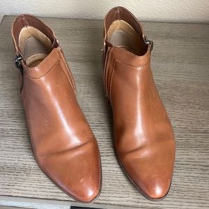 Beautiful Brown Boots. Naturalizer brand,very comfortable boots.Looks brand new